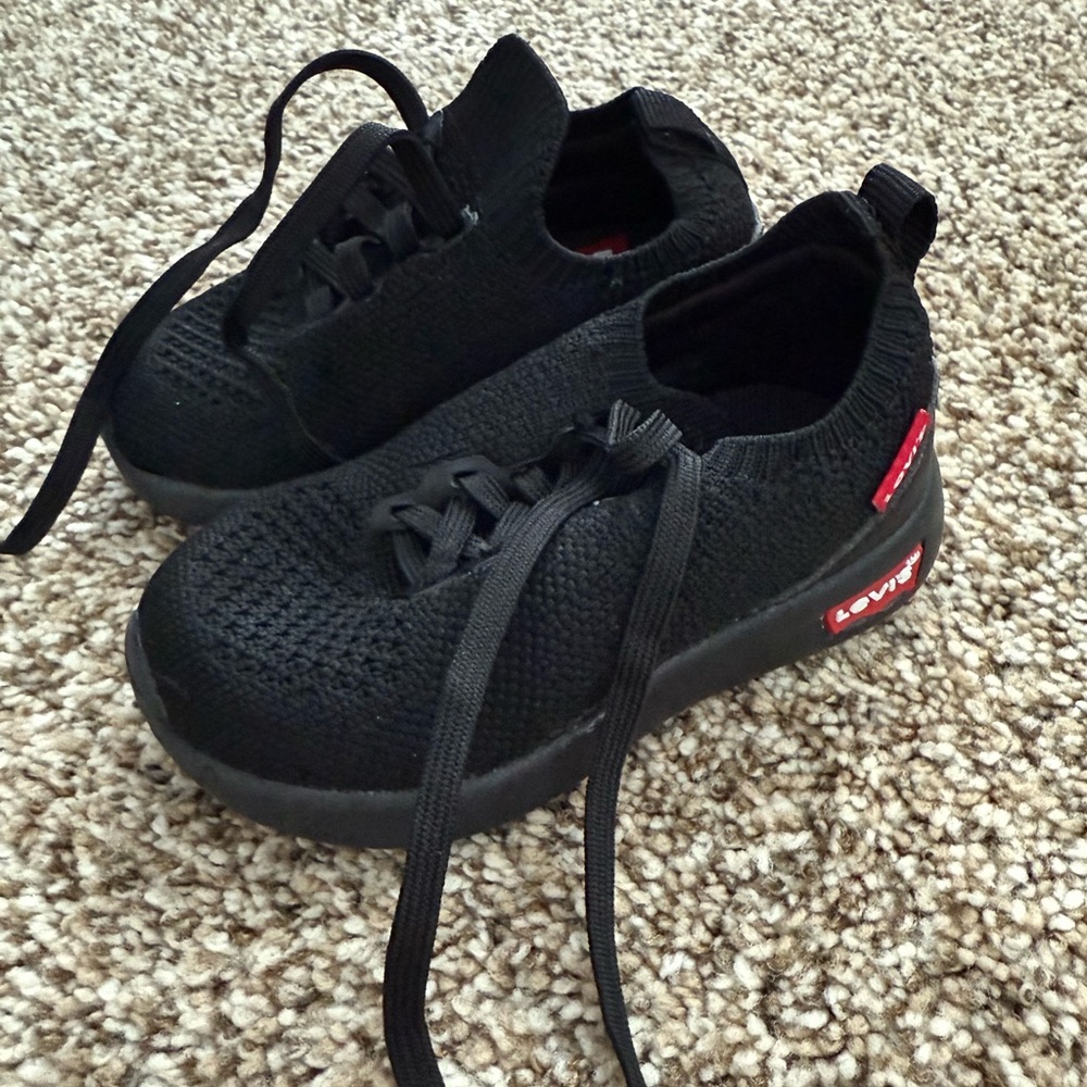 Levi's Black Sneakers Modern Streamlined Design